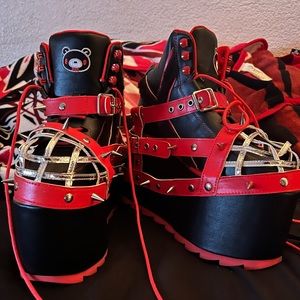 YRU Gloomy Bear platforms